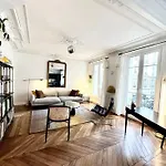 Appartement Marais Parisien Chic