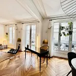 Appartement Marais Parisien Chic